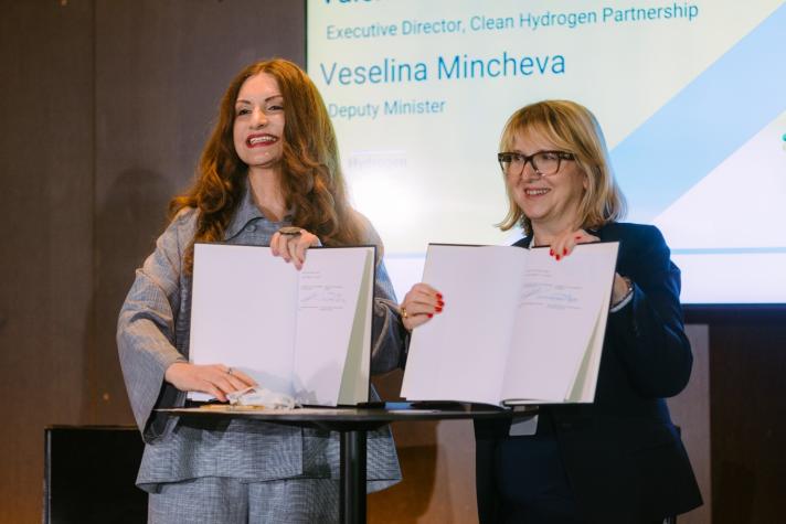 Bulgaria’s Deputy Minister of Innovation and Growth Veselina Mincheva and Valerie Bouillon-Delporte, Executive Director Clean Hydrogen Partnership signed a Memorandum of cooperation.